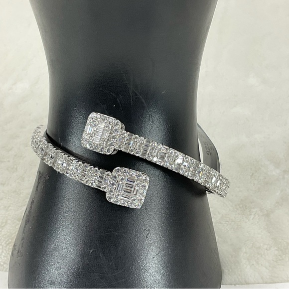 Super Duo Bangle and Zirconia Ring🎄🔥 - Picture 3 of 10